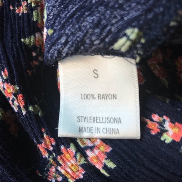 🌷 Blue Rain Floral Romper 🌷 - Picture 4 of 10